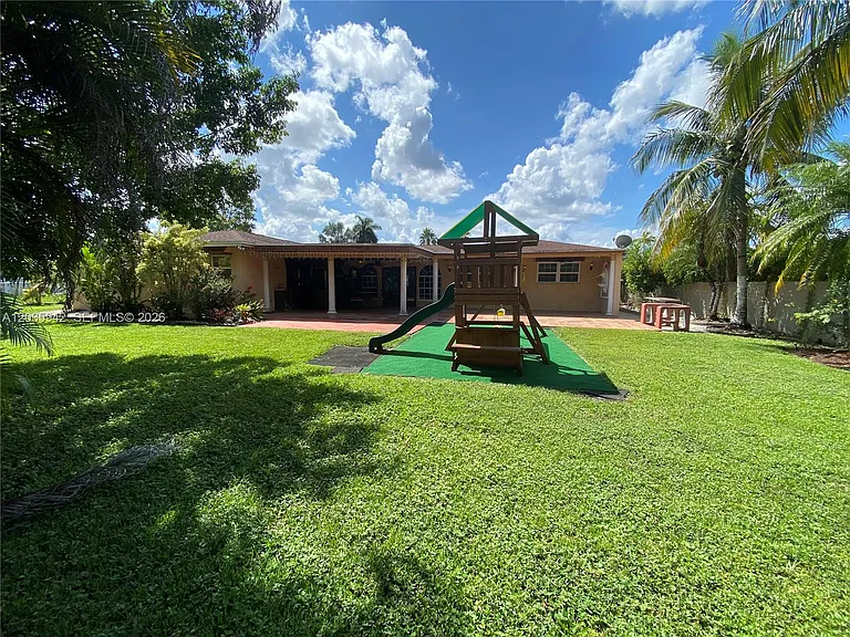 490 Bonaventure Blvd — Photo 24