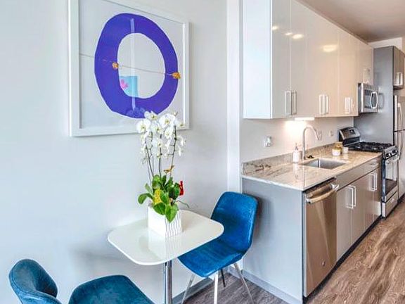 5th image of 2332 N California Ave #1