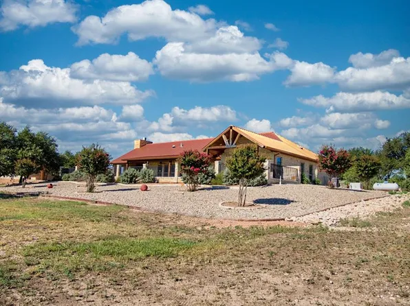 5201 Green Oaks Dr, Christoval, TX 76935