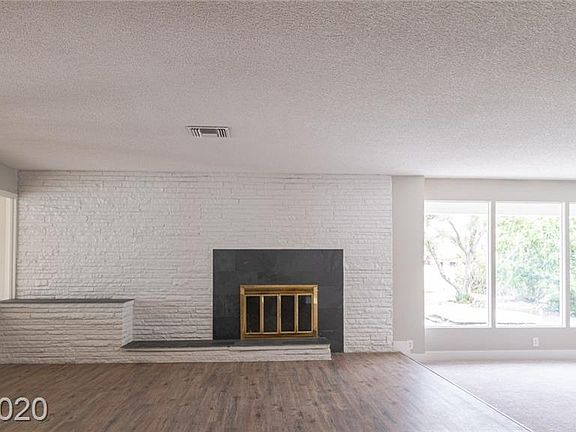 4th image of 1712 Valley Dr