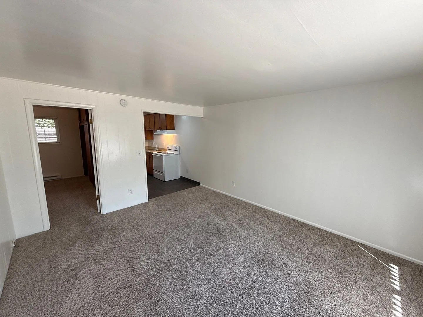 1 bed, 1.0 bath, 639 sqft, $1,225 — Photo 3