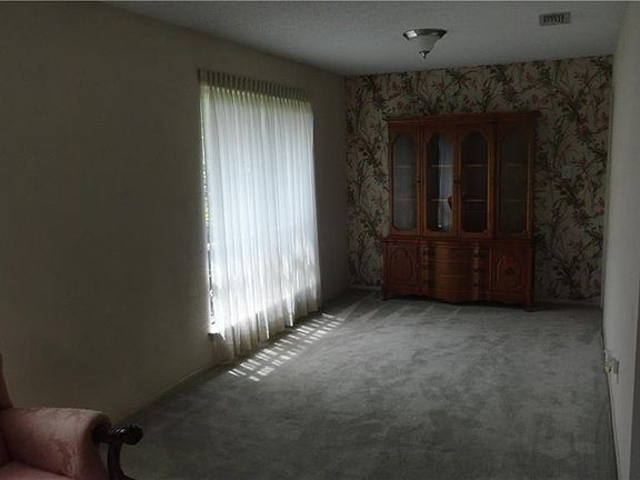 3rd image of 1121 Circle Ln