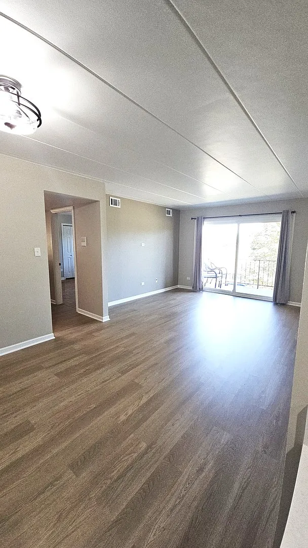 2 bed, 950 sqft, $1,800 — Photo 4