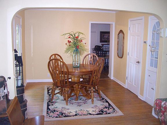 4th image of 305 Lawler St