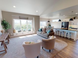 7327 Eagle Pointe Dr S, Fargo, ND 58104