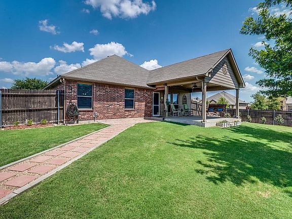 4th image of 201 Chimney Rock Dr