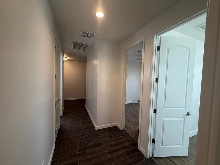 38005 W Montserrat St — Photo 9