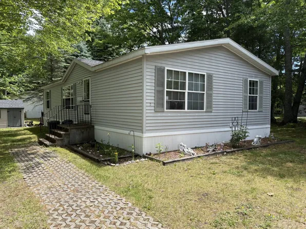2 Rockland Dr, Old Orchard Beach, ME 04064
