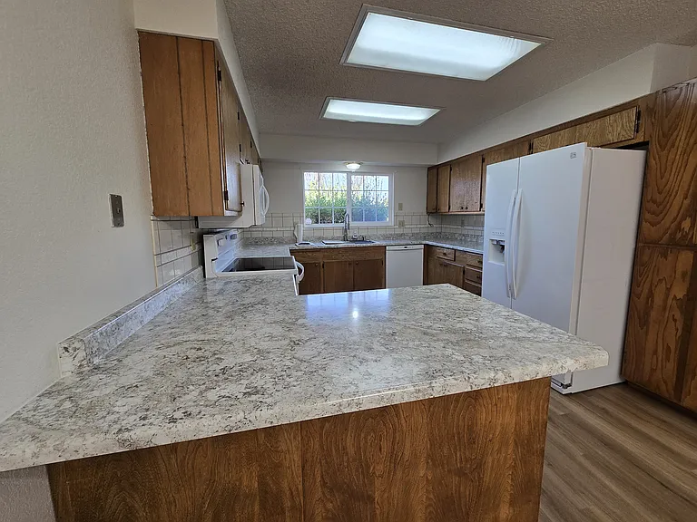 2812 Harrison Ave — Photo 6