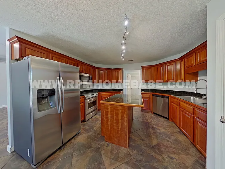 7933 Skyview Blvd — Photo 5