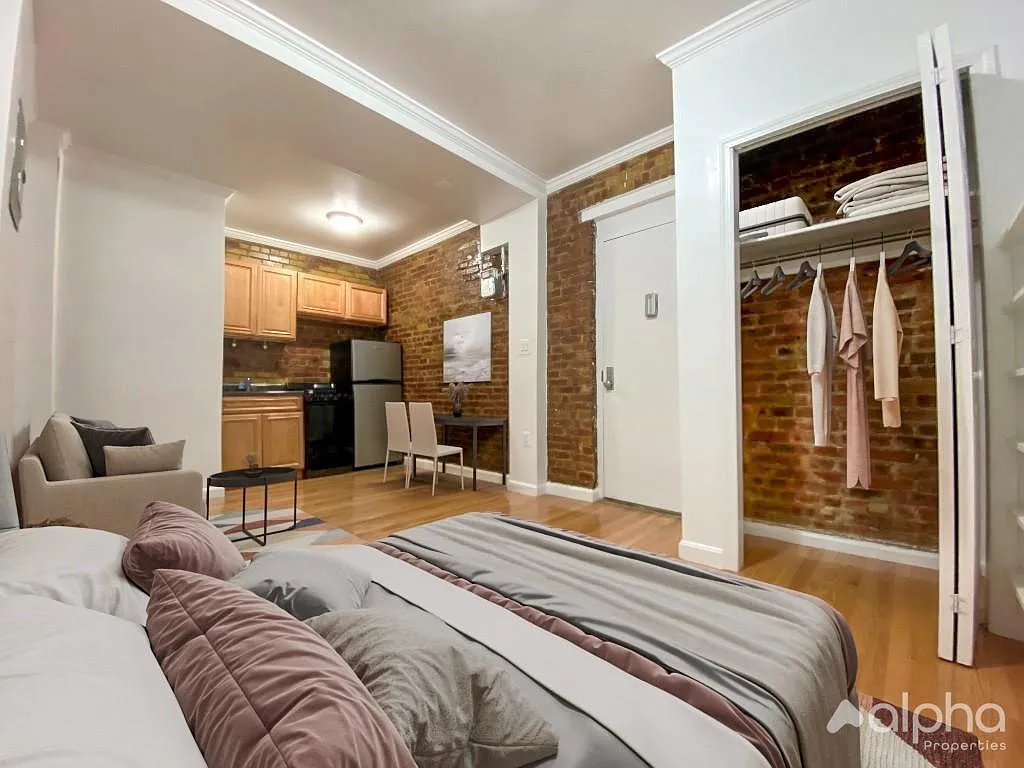 332 East 95th Street — Photo 2