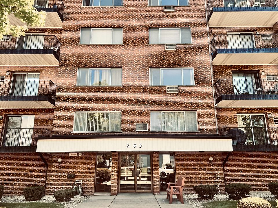 1st image of 205 W Miner St APT 300