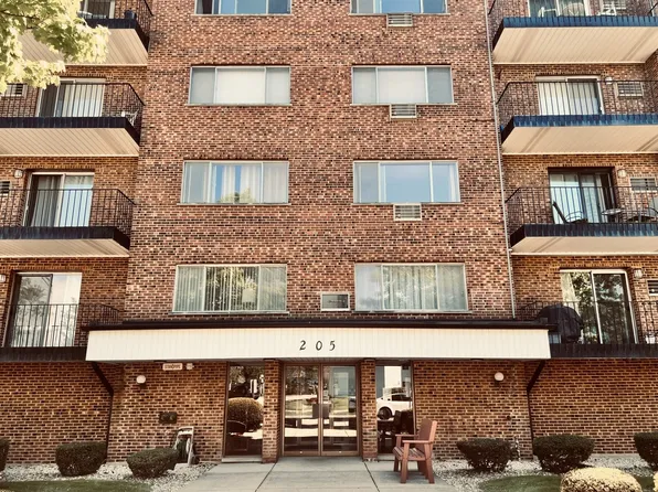 205 W Miner St APT 300, Arlington Heights, IL 60005