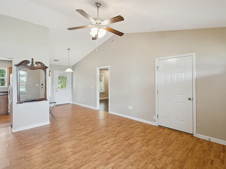123 Knotty Pine Cir — Photo 8