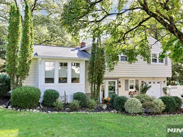 20 Manson Place, Hillsdale, NJ 07642