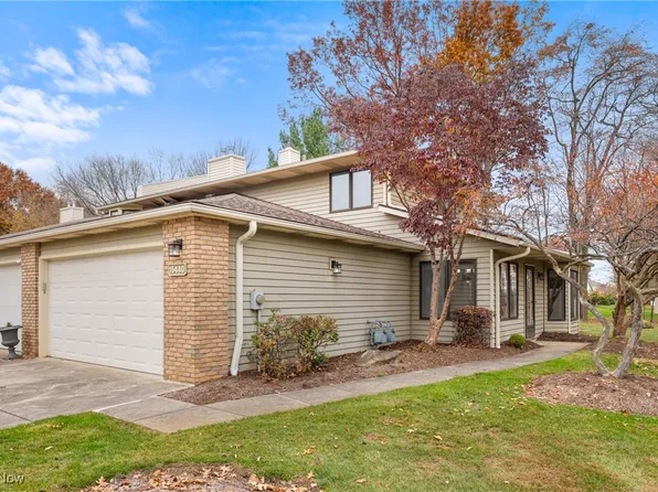 15440 Roxboro Dr, Middleburg Heights, OH 44130