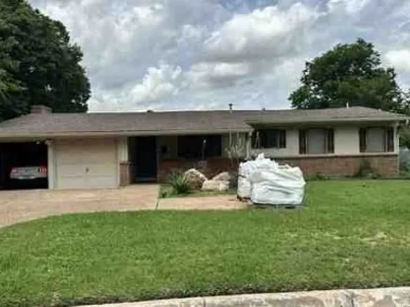 2153 Green Hill Cir, Fort Worth, TX 76112