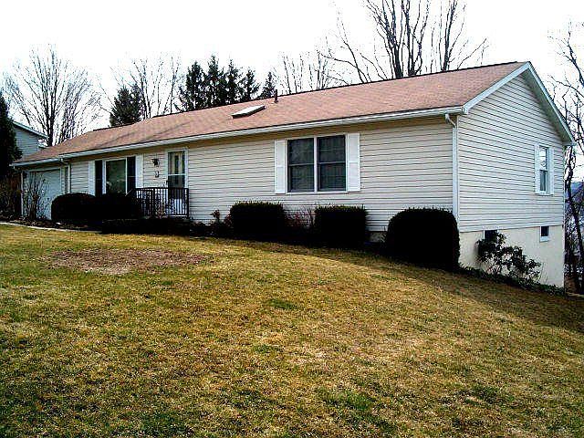 1st image of 11 Orchard Ln