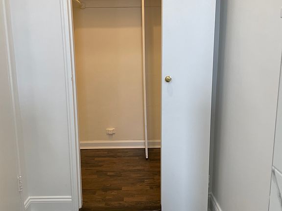 5th image of 110 Bank St APT 6G