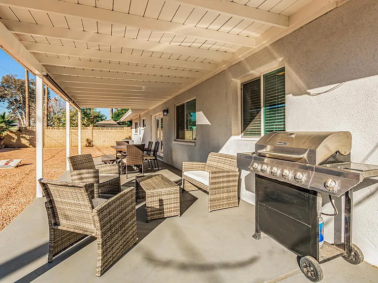 733 E Geneva Dr — Photo 25