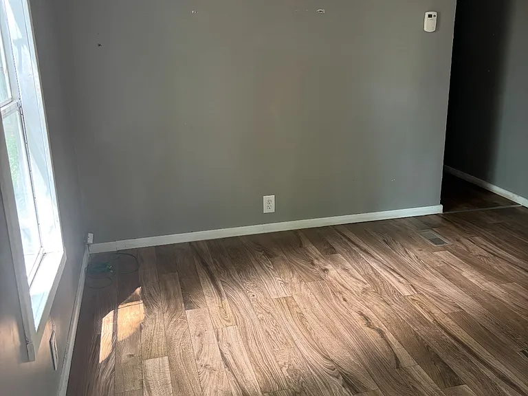 121 Gloria Ln — Photo 3