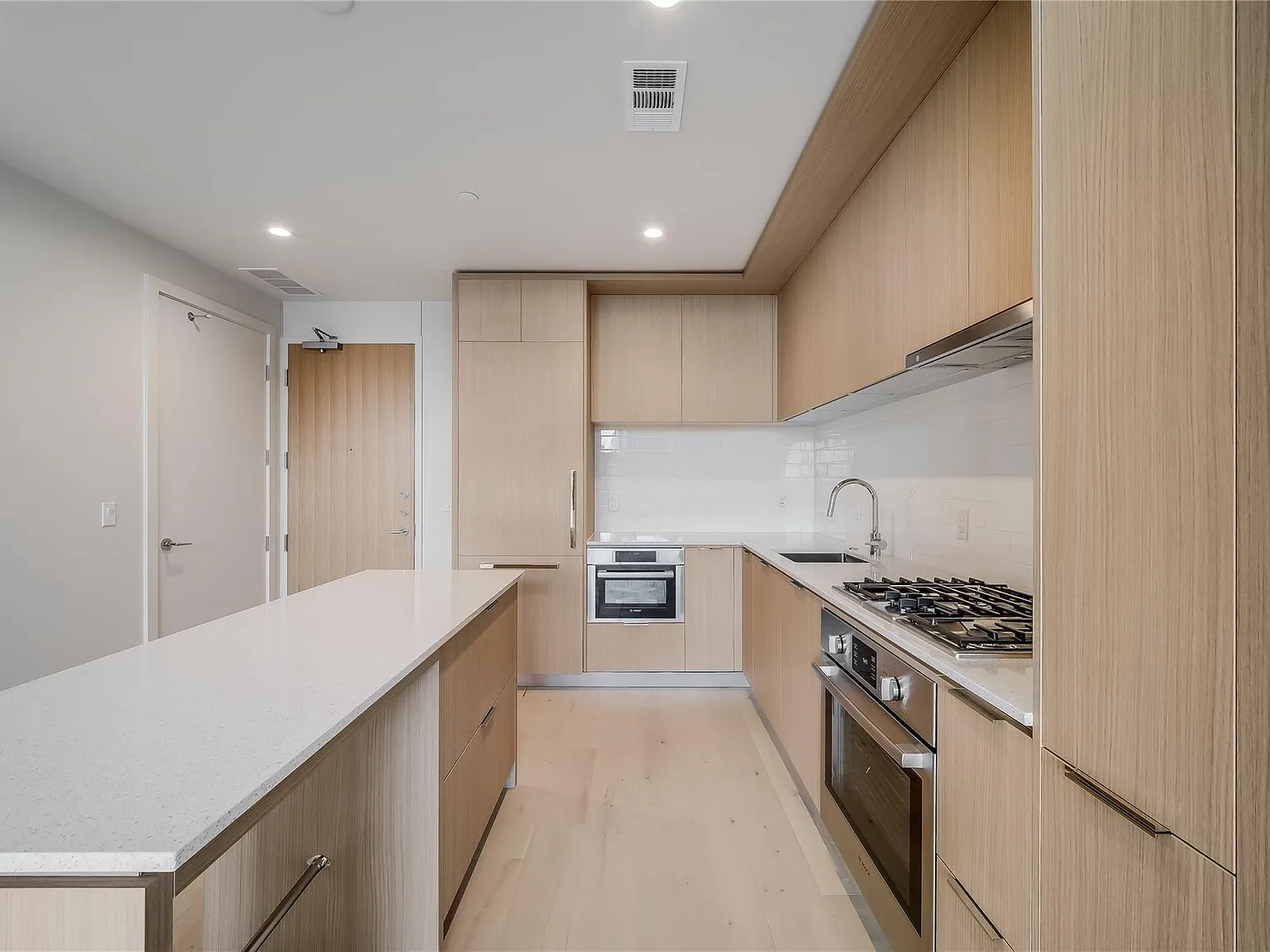 1 bed, 1.0 bath, 633 sqft, $3,150 — Photo 3