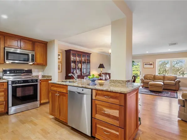 116 Rolling Hill Rd #F6, Portsmouth, RI 02871