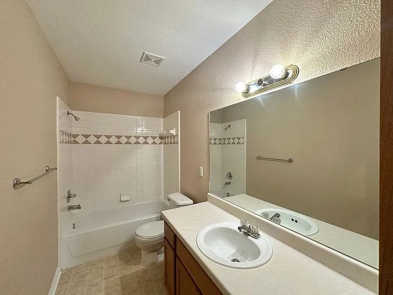 202 Janelle Dr — Photo 13