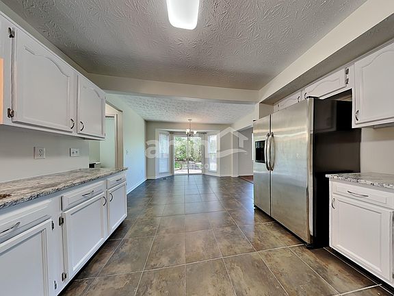 4th image of 923 Evergreen Park Ln