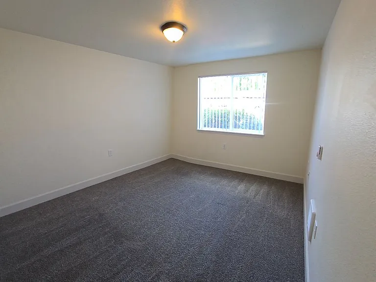 Winfou06-Columbia Village Apartments — Photo 22
