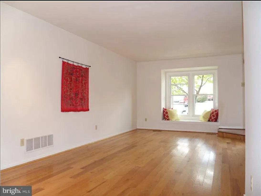 3 bed, 2100 sqft, $2,800 — Photo 2