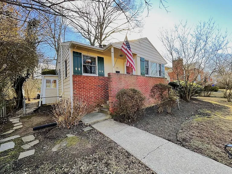 115 Whitmoor Ter — Photo 2