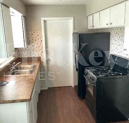 4th image of 1355 S Oakland Ave