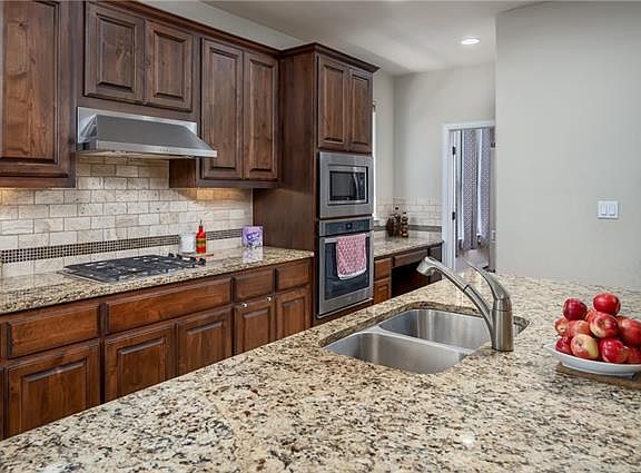 4th image of 174 Drury Ln