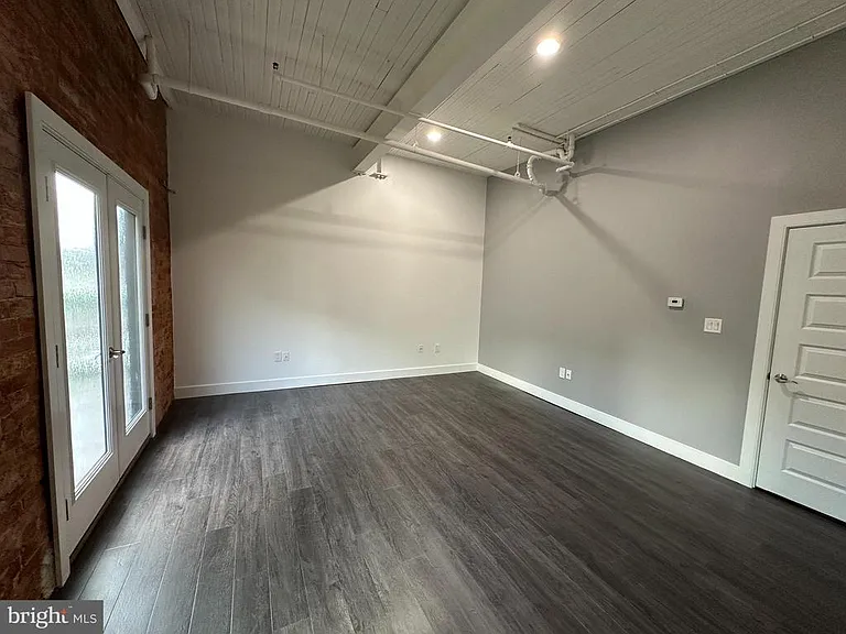 820 W Market St #2B — Photo 6