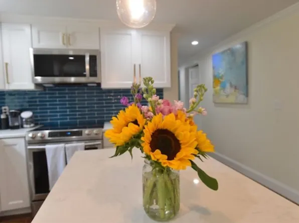 57 Roosevelt Dr, Bristol, RI 02809