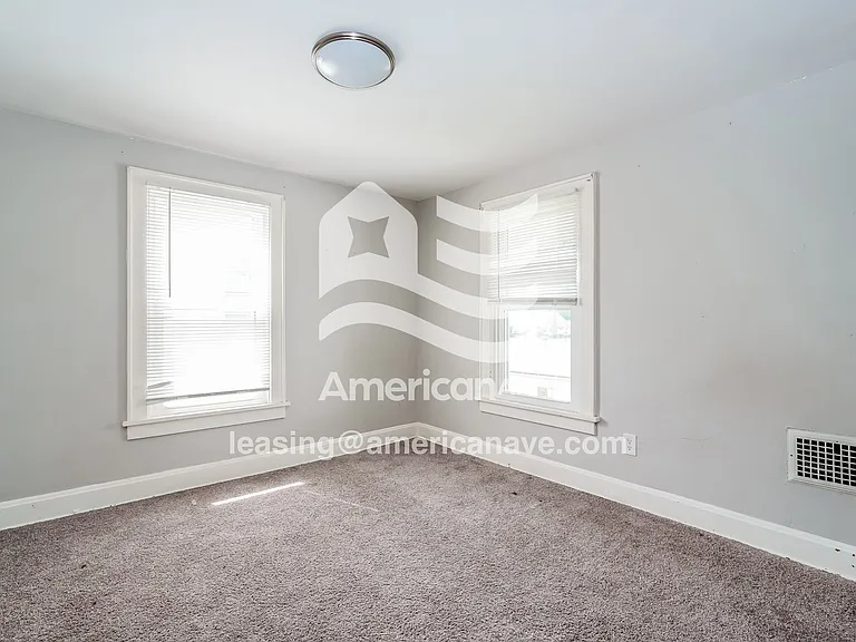 1389041_013_bedroom_13.jpg