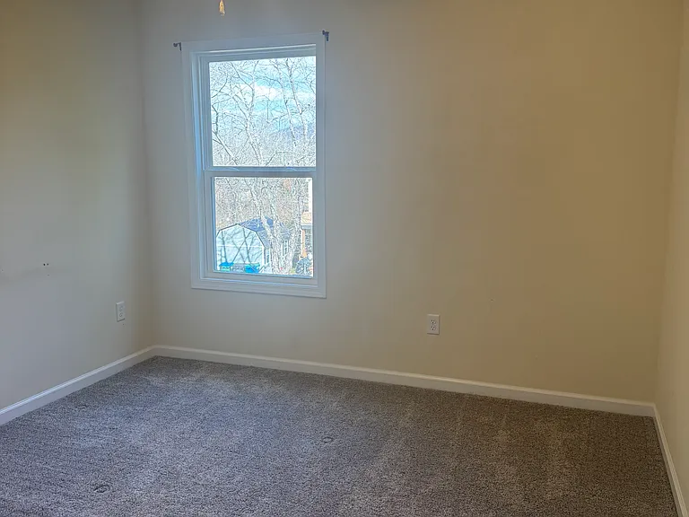 275 Rock Hill Rd — Photo 7