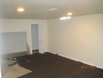 3rd image of 20813 Lange St