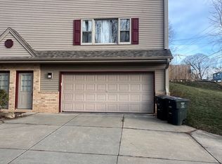 404 Racine St APT D, Waterford, WI 53185