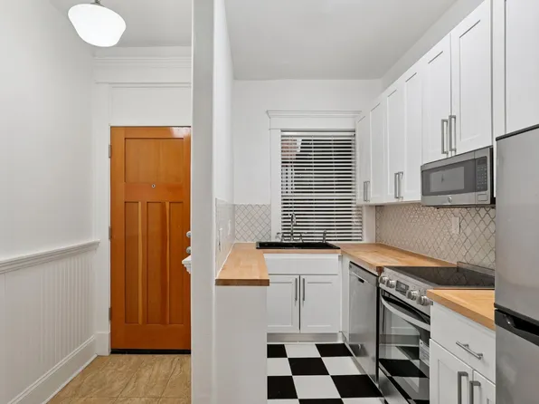 CENTER VIEW APARTMENTS- LIVE YOUR BEST LIFE HERE!, 3016 1st Ave #109, Seattle, WA 98121