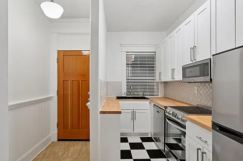 CENTER VIEW APARTMENTS- LIVE YOUR BEST LIFE HERE! Photo 1
