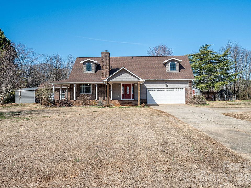 1st image of 2617 Surrey Dr