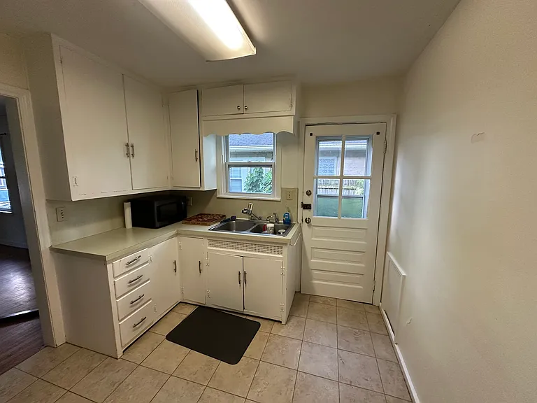 5848 Primrose Ave — Photo 6