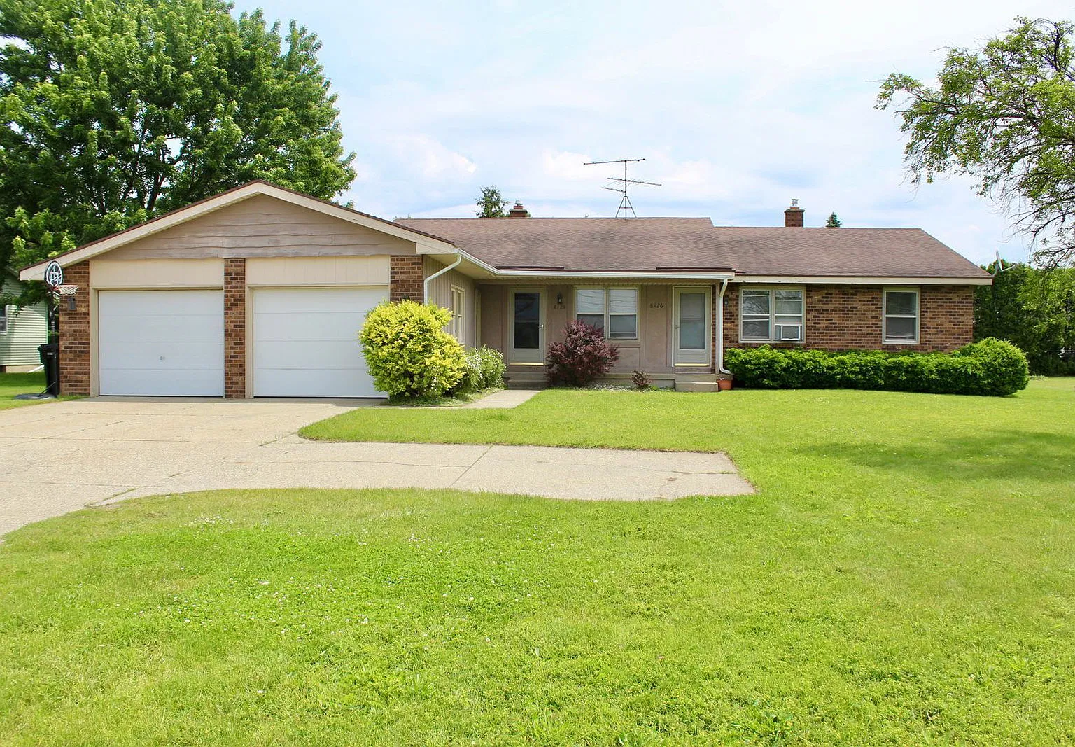 2 bed, 1.0 bath, 800 sqft, $1,495 — Photo 2