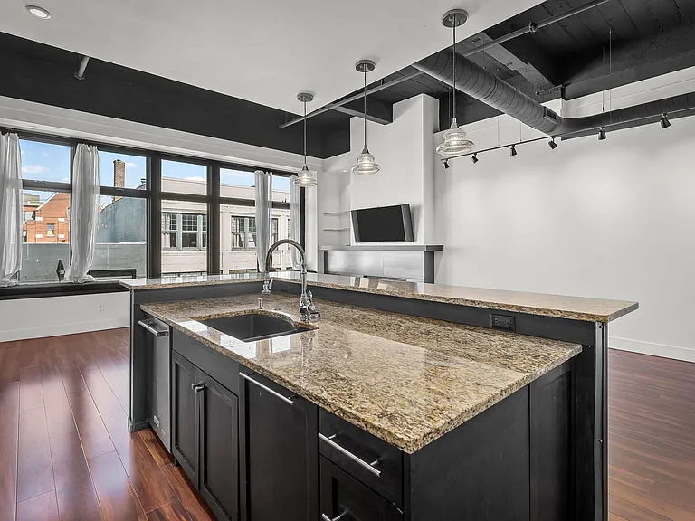 3010 Locust St #208 — Photo 12