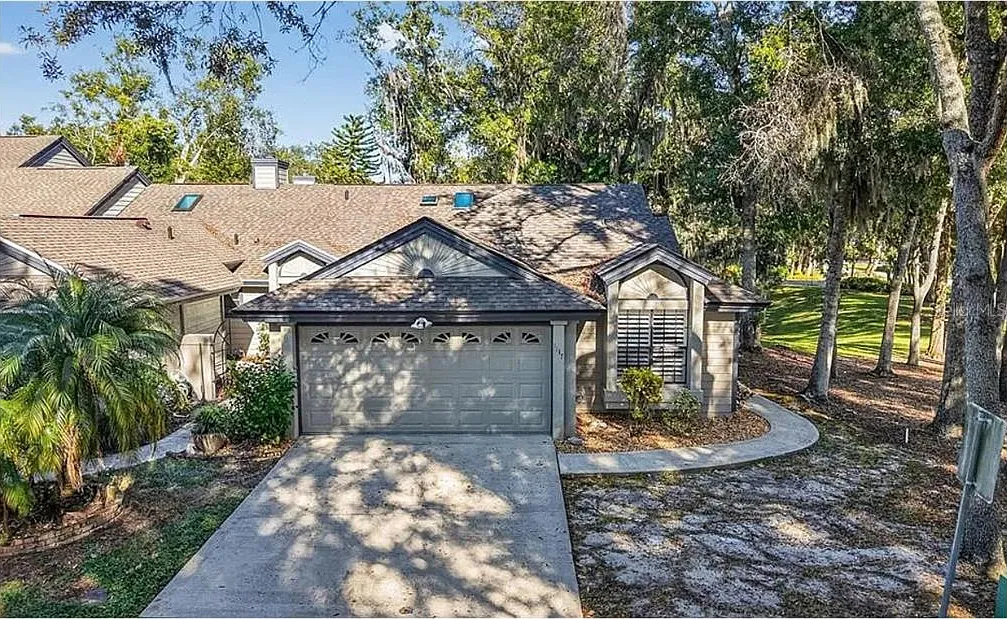 3 bed, 2.0 bath, 1372 sqft, $3,000 — Photo 1