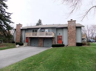 382 Manchester Ln, Village Of Hartland, WI 53029