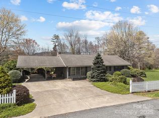 457 Overlook Dr, Spruce Pine, NC 28777