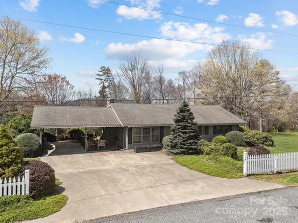 457 Overlook Dr, Spruce Pine, NC 28777
